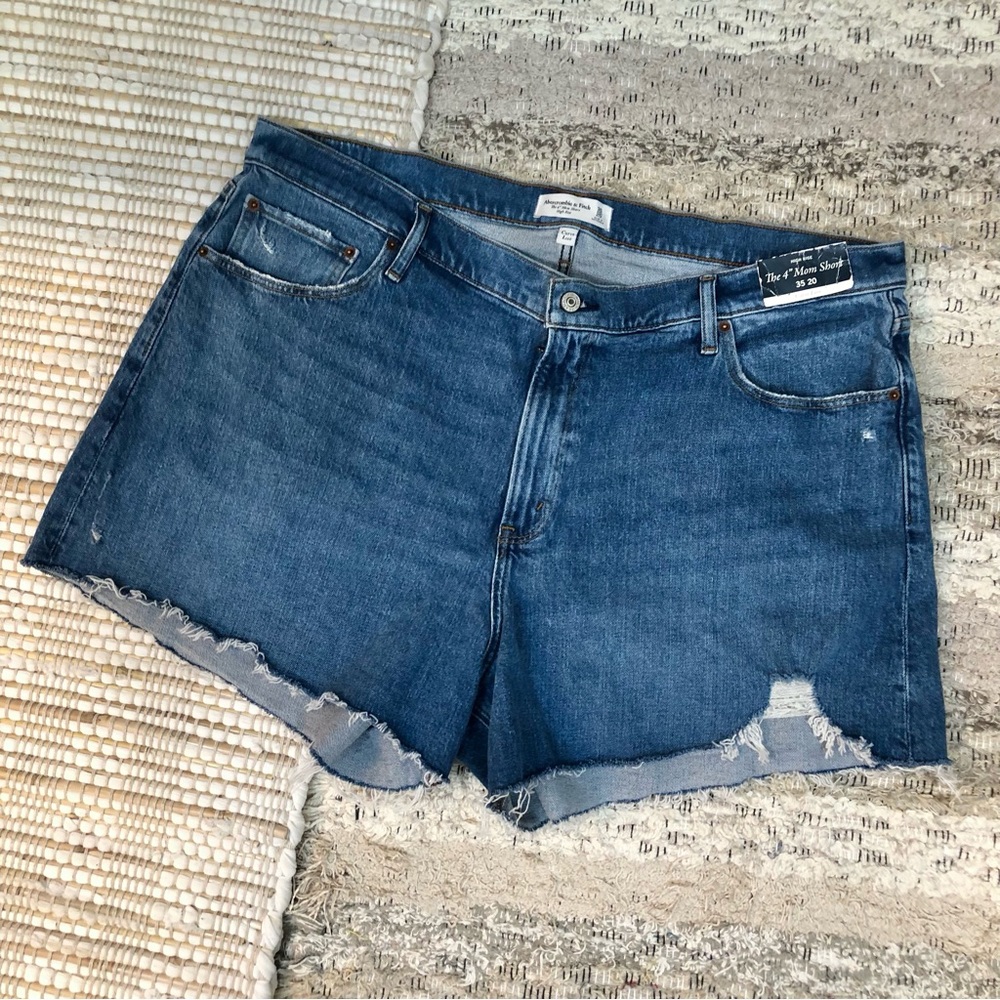 Abercrombie Curve Love Medium Wash 4” High Rise Mom Shorts